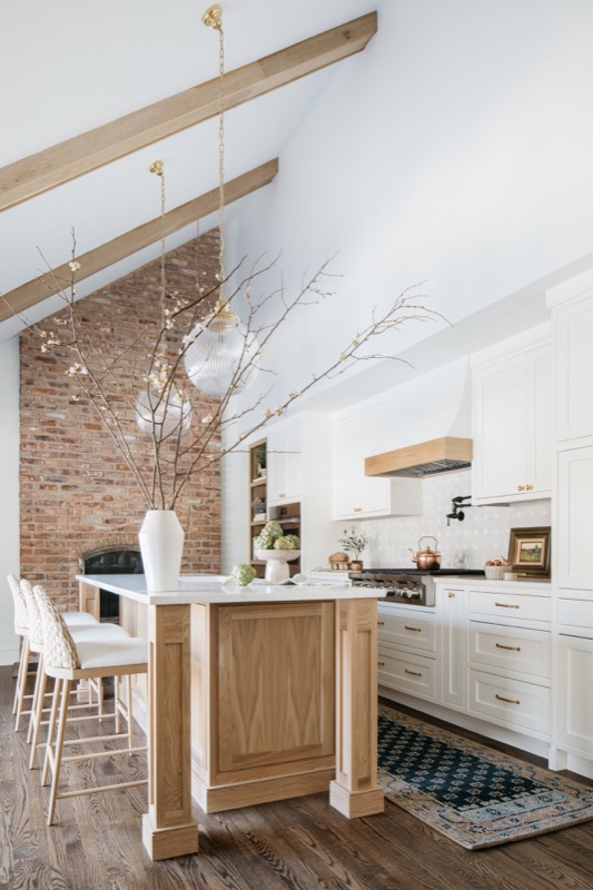 Glen Ellyn Main Level Renovation in Glen Ellyn, Illinois by Leah Phillips Interiors